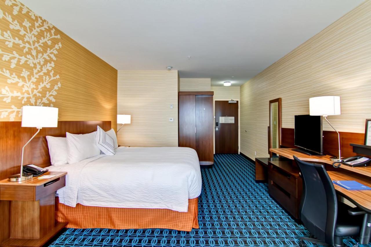 Fairfield Inn & Suites By Marriott Kamloops Exterior photo