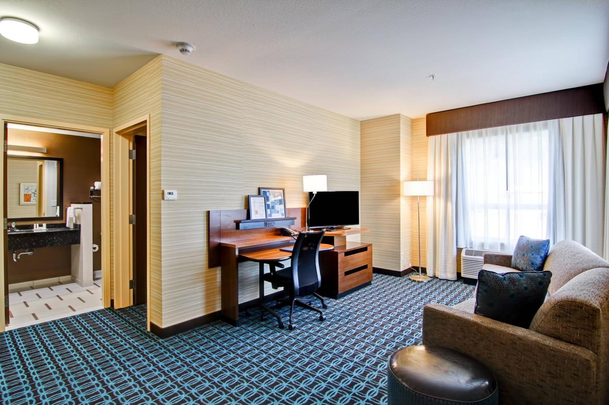 Fairfield Inn & Suites By Marriott Kamloops Exterior photo