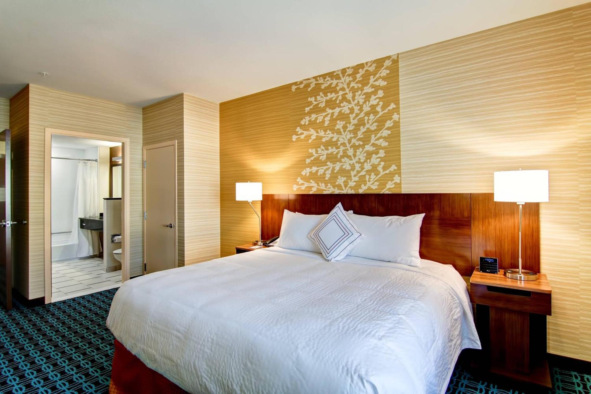 Fairfield Inn & Suites By Marriott Kamloops Exterior photo