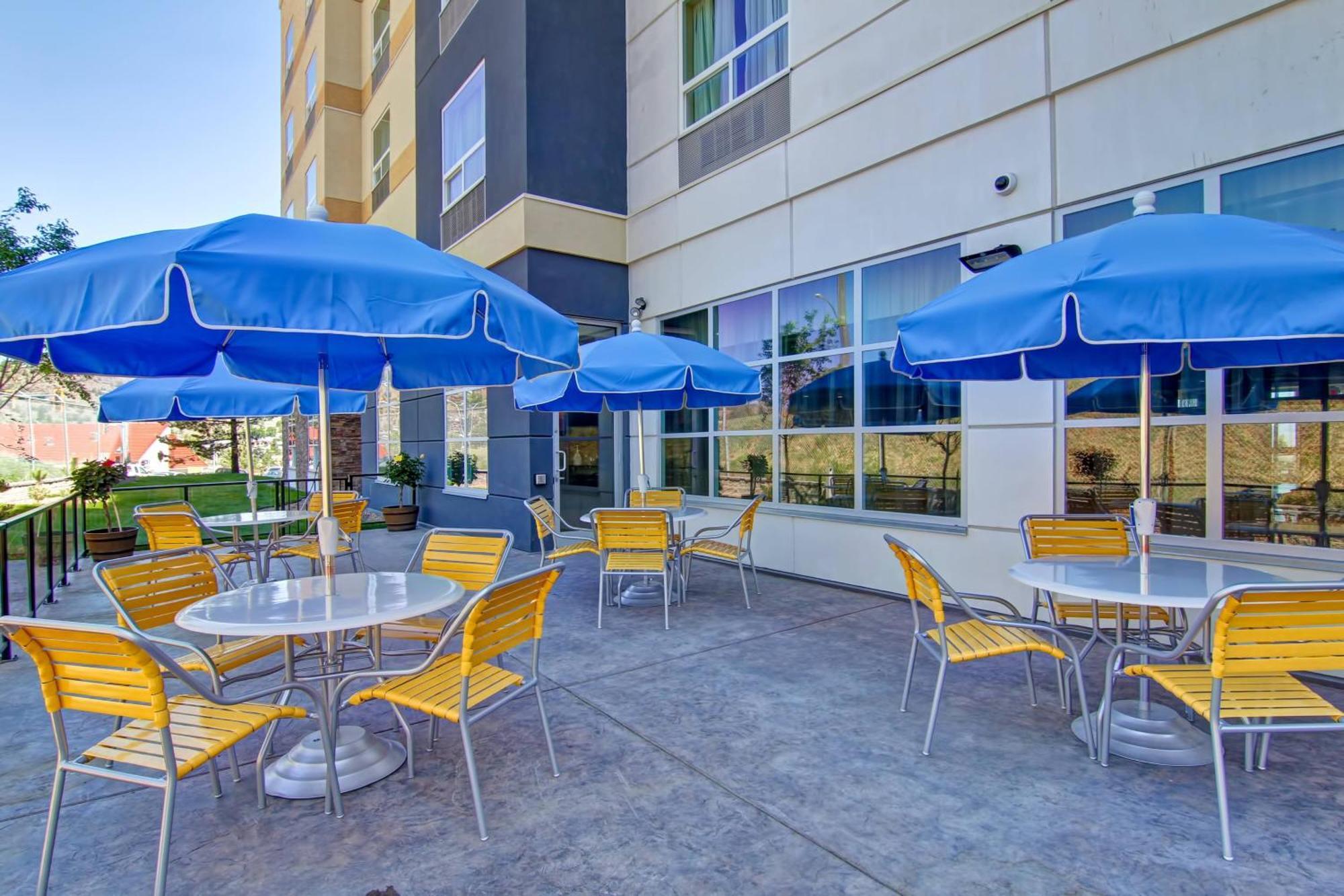 Fairfield Inn & Suites By Marriott Kamloops Exterior photo