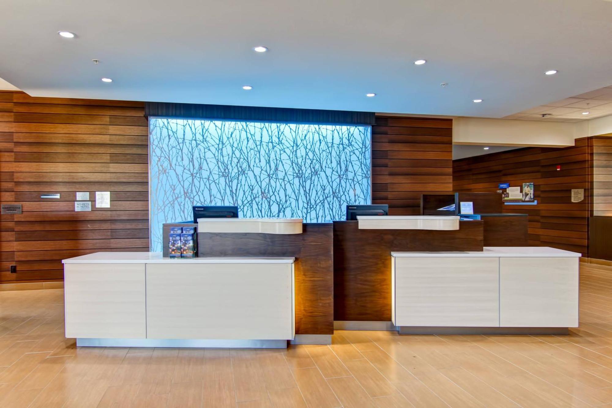 Fairfield Inn & Suites By Marriott Kamloops Exterior photo