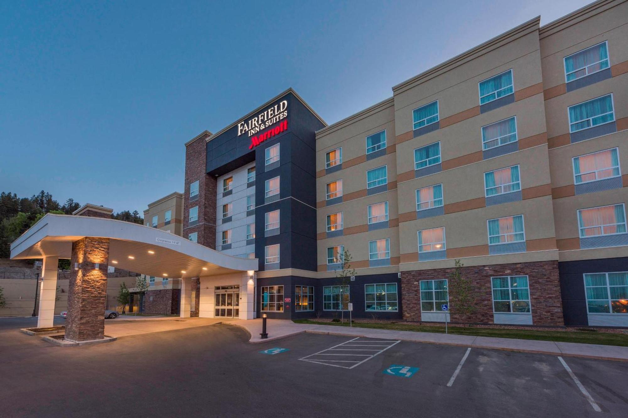 Fairfield Inn & Suites By Marriott Kamloops Exterior photo