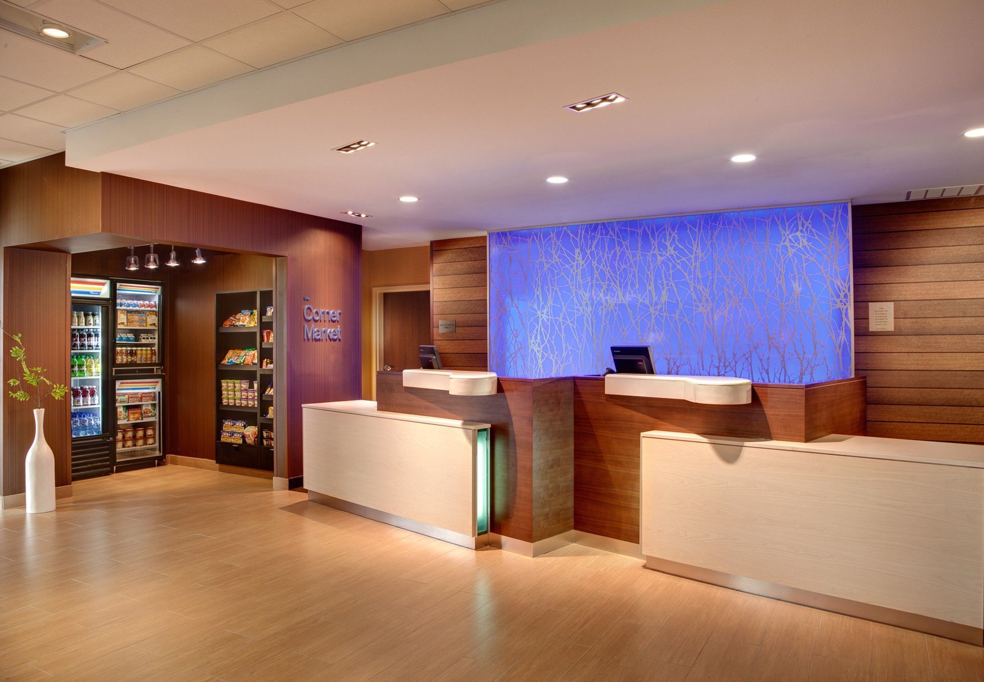 Fairfield Inn & Suites By Marriott Kamloops Exterior photo